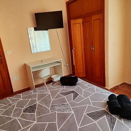 Doble Con Bano Privado,gandia En Piso Compartido Con Anfitriones Apartment